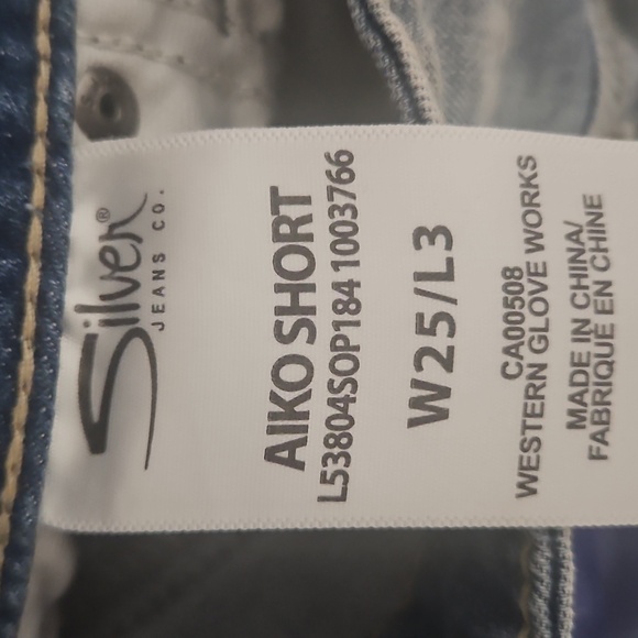 NWT Silver Aiko embroidered distressed shorts size 25 - Picture 11 of 12